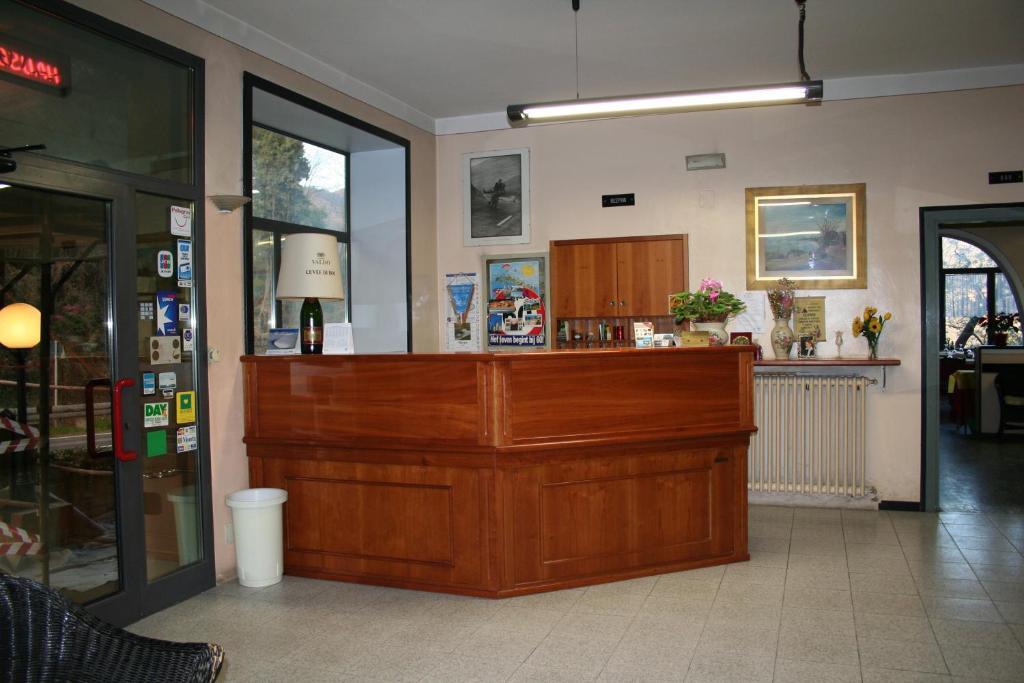 Hotel Olivi Salò Екстериор снимка