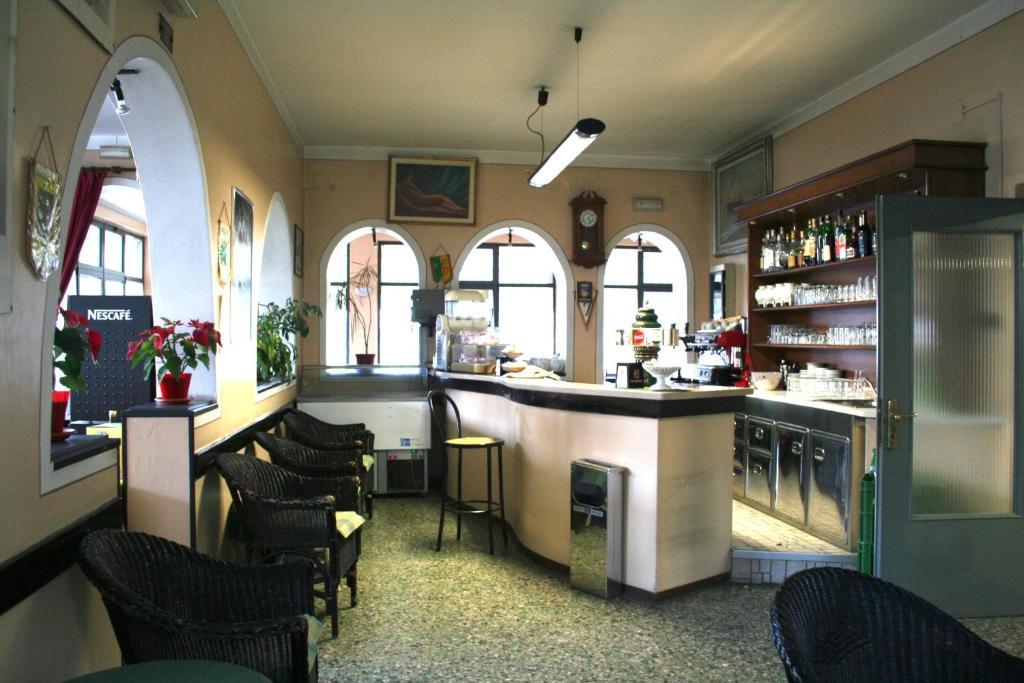 Hotel Olivi Salò Стая снимка