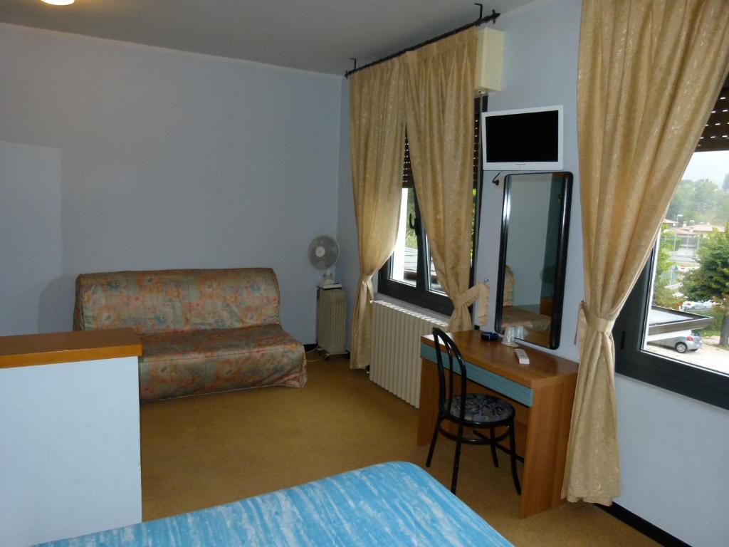 Hotel Olivi Salò Екстериор снимка