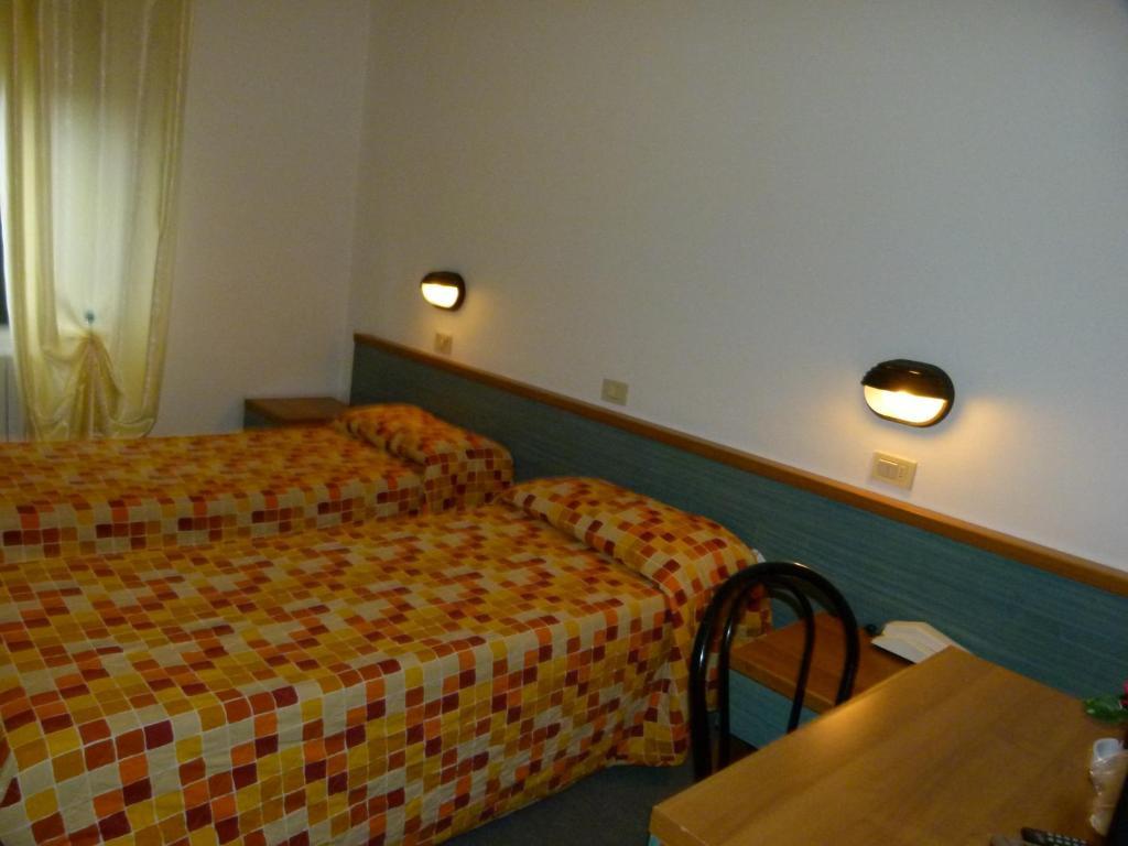 Hotel Olivi Salò Екстериор снимка