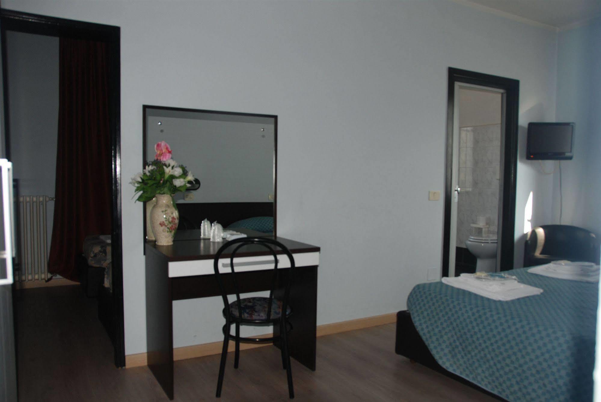 Hotel Olivi Salò Екстериор снимка