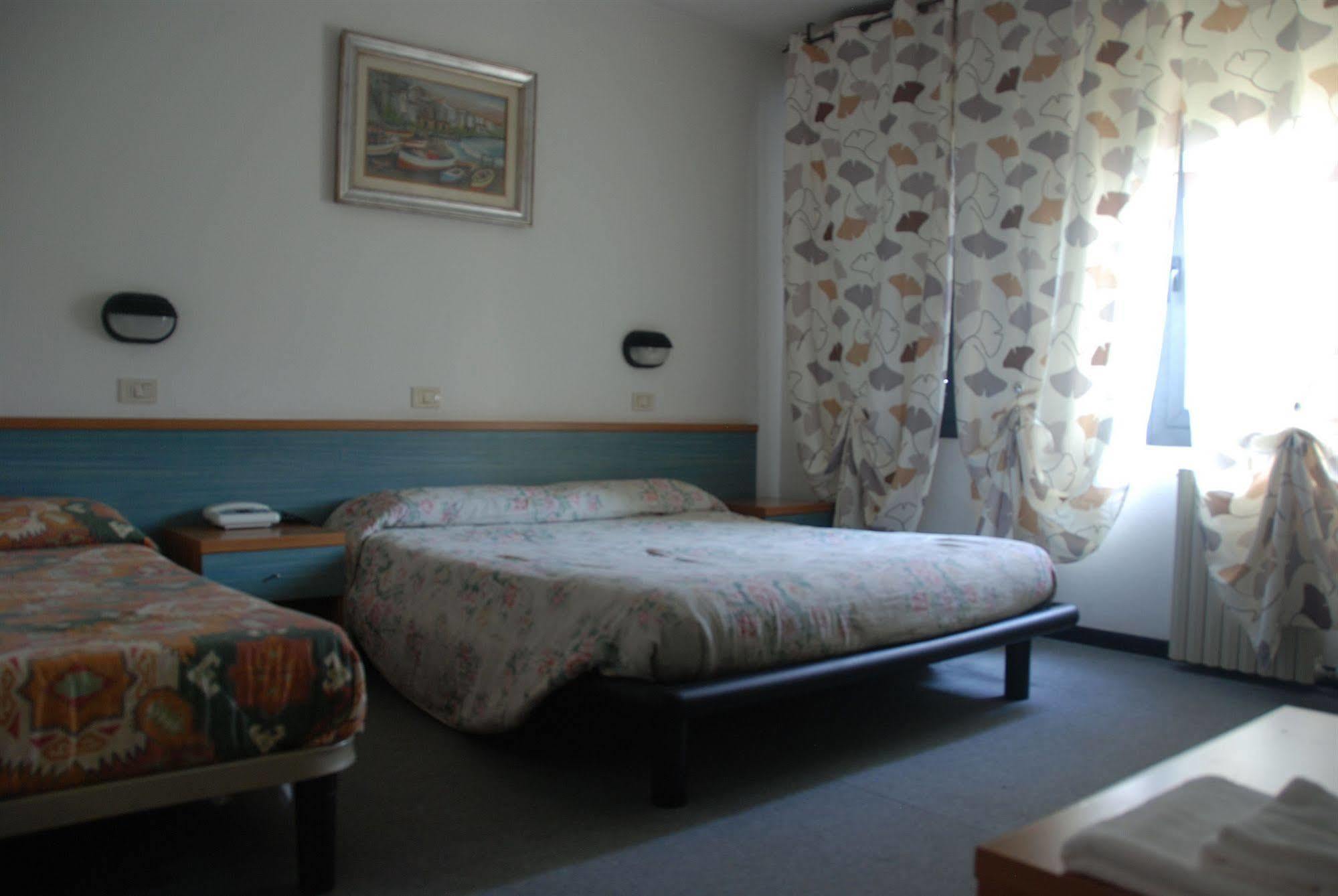 Hotel Olivi Salò Екстериор снимка