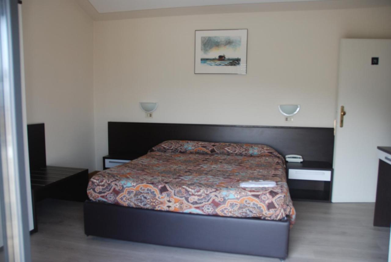 Hotel Olivi Salò Екстериор снимка